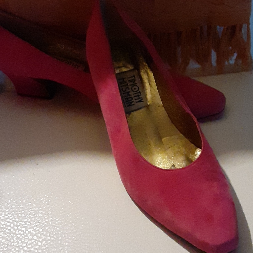 Fuchsia suede pumps